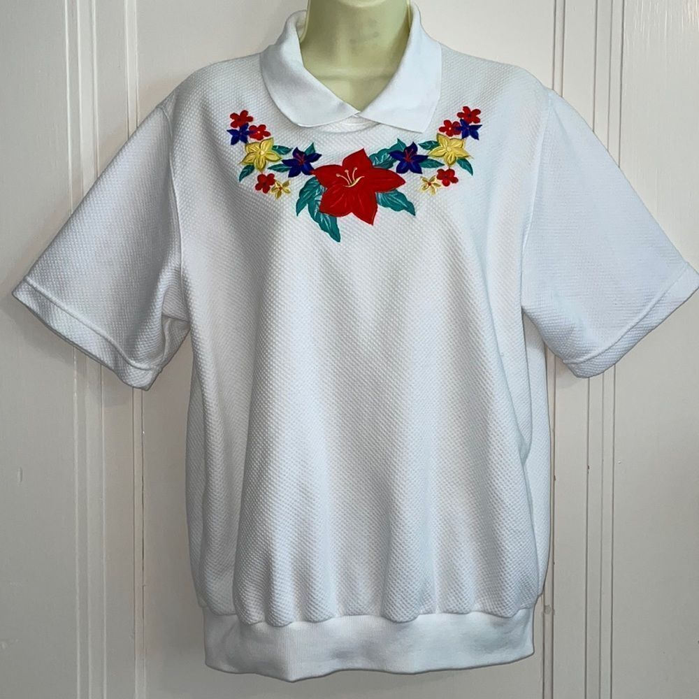 Vintage 80s/90s white knit short sleeve top with multi color floral embroidery